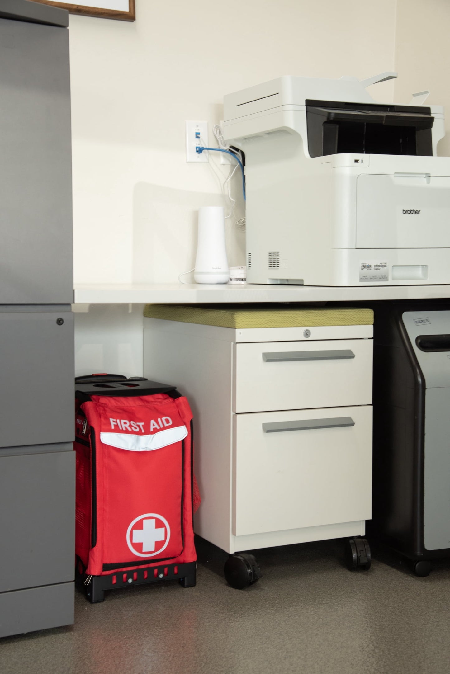 MobileAid® Pro 200 Easy-Roll Trauma First Aid Station